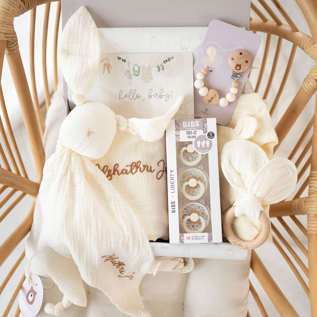 JBØRN Muslin Blanket & Wooden Teether Set | Organic Cotton Baby Swaddle - Personalisable Baby Products Sold and Personalised by JustBørn