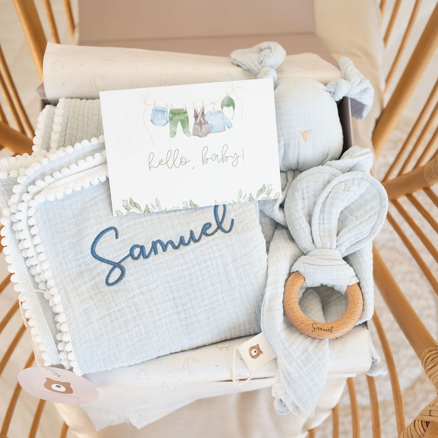 JBØRN Muslin Blanket & Wooden Teether Set | Organic Cotton Baby Swaddle - Personalisable Baby Products Sold and Personalised by JustBørn