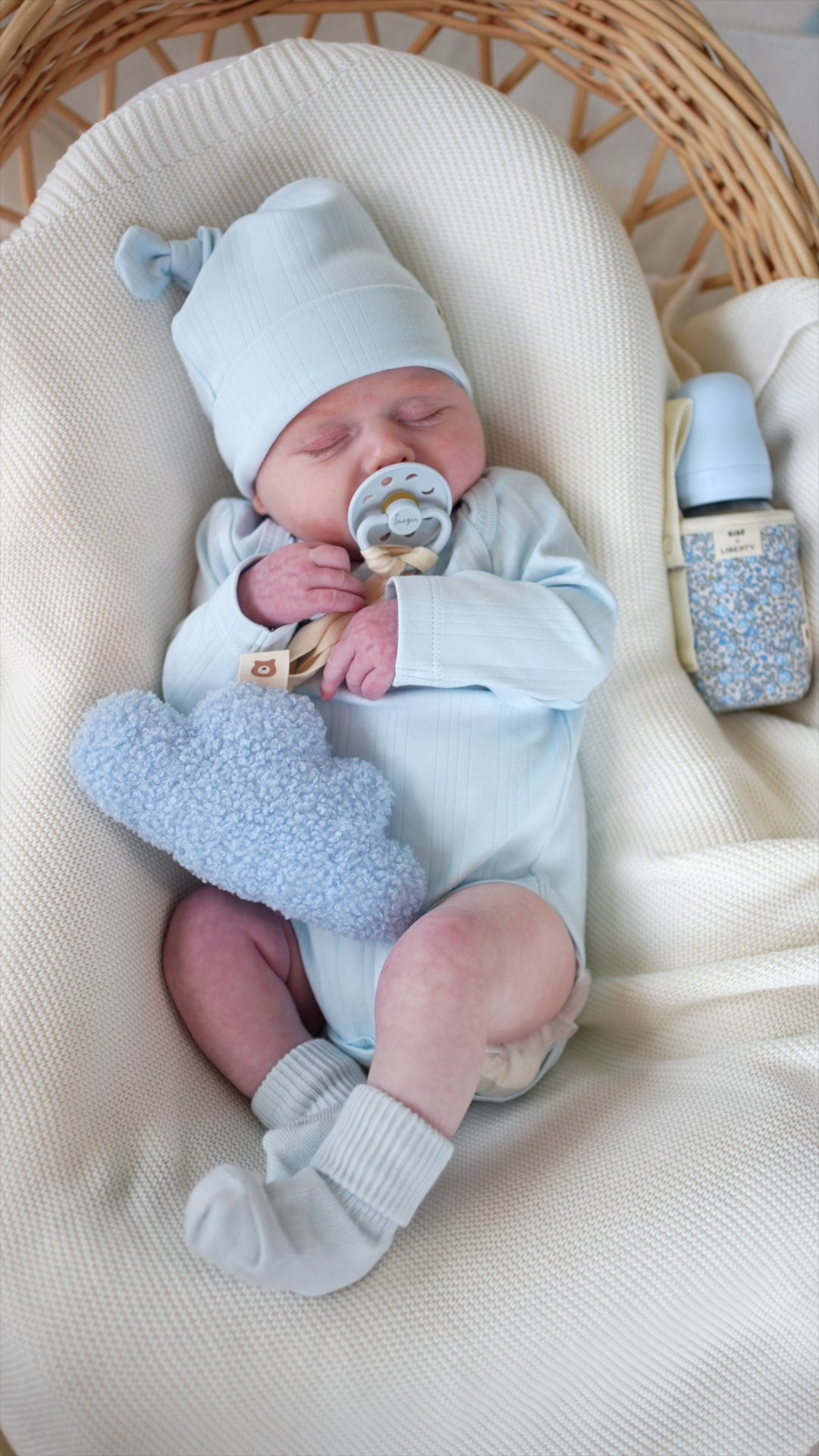 JBØRN x FRIGG Baby Gift Set | Baby's First Pacifiers Pack & Holders Set
